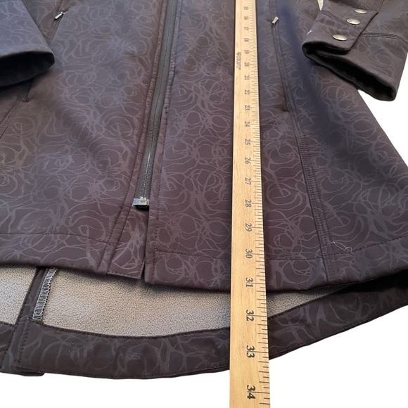 Cloudveil Hooded Black Soft Shell - Rose Design
Jacket Size XS - Picture 10 of 14